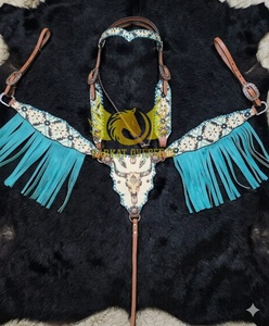 Ensemble d'articles équestres en cuir véritable de qualité supérieure, avec un design perlé du sud-ouest et des franges turquoise, léger, saisonnier et durable. - Product Image 1