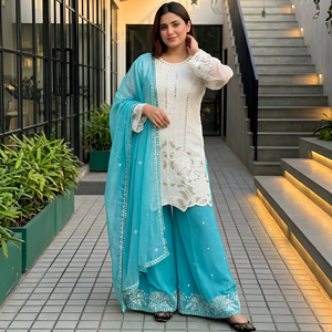 Hermoso conjunto de fiesta con top bordado a mano con perlas y lentejuelas, pantalón palazzo cosido y dupatta. - Product Image 1