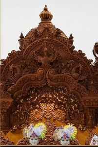 Templo de Madera Swaminarayan BAPS del Sur de la India, Tamaño Grande, Acabado Tradicional en Nogal, Madera de Teca, Estilo Divino, Sala de Pooja - Product Image 3