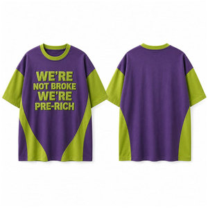 Camiseta Oversize con Bloques de Color, Ribete en Contraste Morado y Verde, Cuello Redondo, Manga Corta, Diseño Casual con Estampado de Letras y Relieve - Product Image 1