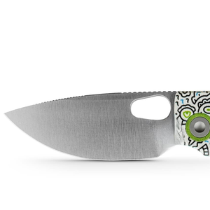 Navajas Plegables con Mango con Diseño de Doodle Blanco, Hoja Satinada Tipo Sheepsfoot, Orificio de Apertura con el Pulgar y Pivote Verde para Uso en Exteriores - Product Image 3