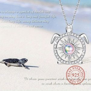 Collana in Argento 925 con Tartaruga e Diamante Moissanite, Include Eleganti Scatole di Carta - Product Image 3