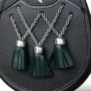 Sporran de Cuero Vegano Negro Personalizado para Hombre con Insignia de Cardo Escocés, 3 Borlas y Correa de Cadena, Venta al por Mayor - Product Image 4