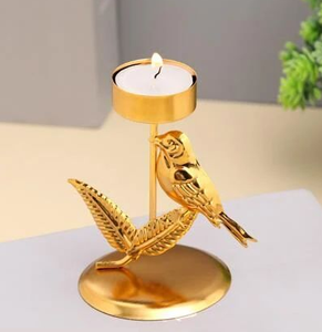 En oferta, un elegante portavelas metálico que agrega un toque de sofisticación real a mesas de comedor, estantes y centros de mesa. - Product Image 5