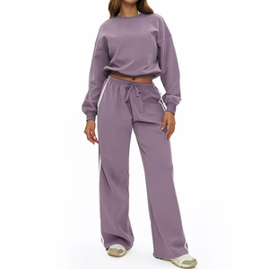 Ensemble de survêtement pour femme en coton et polyester, coupe ample, avec logo personnalisé, bandes latérales, vêtements de sport de luxe de haute qualité - Product Image 2