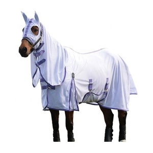 Couverture d'extérieur pour cheval en tissu Oxford Ripstop imperméable, motif à carreaux blancs avec bordure rouge, rabat de queue moyen, 2 sangles de fixation, pour l'équitation toutes saisons - Product Image 2