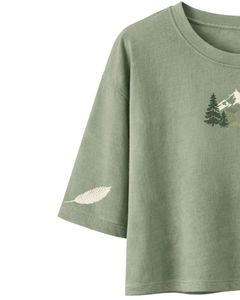 Camiseta Corta para Mujer en Verde Salvia, Bordado de Montaña y Naturaleza, Manga Corta, Informal, Mezcla de Algodón Suave, Verano, Venta al Por Mayor - Product Image 4