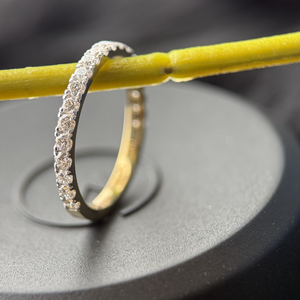 แหวนเพชรทองคำขาว 14K รุ่น Eternity Style ดีไซน์หรูหรา 0.60 กะรัต เครื่องประดับเจ้าสาว แหวนหมั้นและแต่งงานที่ได้รับการรับรอง - Product Image 3
