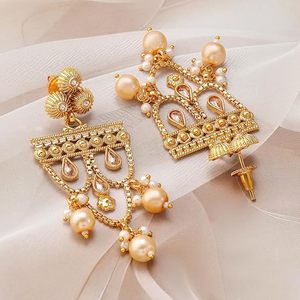 Parure de bijoux indienne classique pour femme, idéale pour mariage, fiançailles, anniversaire, fête, en alliage plaqué or de haute qualité avec cristaux verts traditionnels - Product Image 4