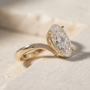 Anillo de Compromiso Flotante Solitaire de Oro Amarillo de 14K con Corte Ovalado para Mujer, Diamante Cultivado en Laboratorio, Diseño Clásico Moderno de Lujo - Product Image 2