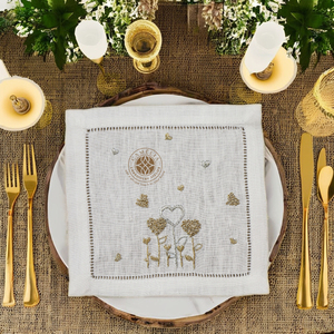 Serviette de cocktail raffinée, broderie durable, réutilisable, idéale pour les dîners chics, les fêtes et les mariages rustiques. - Product Image 1