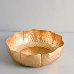 Nuevo y Personalizado Recipiente de Metal Color Dorado con Diseño Floral para Decoración de Bodas, Accesorios Especiales para Diwali, Recipiente Decorativo a Precio Competitivo - Product Image 4