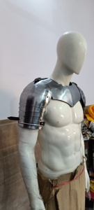 Auténtico Conjunto Medieval de Gorgeta y Hombreras, Armadura de Caballero Hecha a Mano en Acero Suave para Adultos, Disfraz para Cosplay y Reenactment - Product Image 2