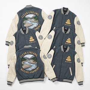 Veste universitaire en gros, corps en laine marron chocolat, manches en cuir blanc cassé, broderie motif pierre de chaux et maçonnerie, style Letterman - Product Image 4
