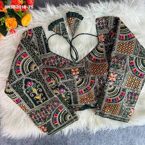 Blusa de Alta Calidad en Faux Georgette con Bordado de Hilo y Lentejuelas, Manga 3/4 y Corte Tipo Manzana, Colección de Moda Femenina - Product Image 5