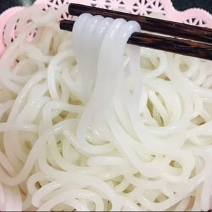 Fideos de Arroz Vietnamitas de Alto Estándar. Sin Gluten, Larga Duración, Perfecto para Restaurantes y Cocina Casera - Product Image 1