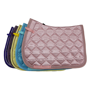 Produits d'équitation de qualité supérieure, tapis de selle personnalisés, couvertures de selle en satin, équipement équestre - Product Image 1