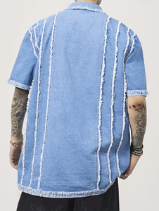 Chemise en jean déchirée et délavée à manches courtes coupe ample pour homme, col rabattu, style streetwear, en coton tissé pour l'été - Product Image 3