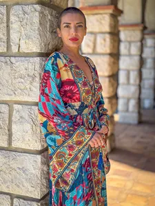 Robe longue bohème florale pour femme, col en V, manches longues, imprimé ethnique fluide, coupe ample, idéale pour les vacances à la plage - Product Image 2