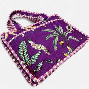 Sac à bandoulière matelassé pour ordinateur portable imprimé jungle violette pour femme, avec fermeture éclair, passepoil contrastant, sac à main de luxe en coton tissé à la main - Product Image 3