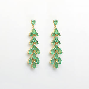 Pendientes Colgantes de Esmeralda Zambiana con Corte de Pera de 3.76 CTW, Certificados por IGI, con Hoja de Oro Sólido de 14k, Listos para Enviar - Product Image 3