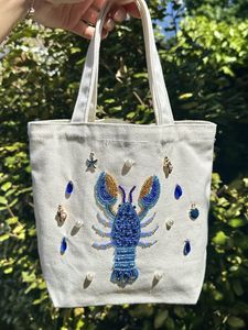 Magnifique sac fourre-tout brodé de perles fait main pour les occasions décontractées, les fêtes et les voyages - Product Image 1