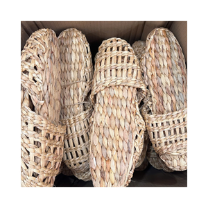 Pantoufles vietnamiennes en jacinthe d'eau naturelle, chaussures tissées à la main pour les marchés d'exportation - Product Image 3