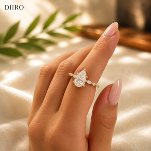 Bague de fiançailles romantique en moissanite avec diamant taille goutte d'eau, en or jaune 18 carats vermeil, sertie à griffes - Product Image 1