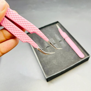 Pinces à cils professionnelles de précision, pointe lisse, manche rose, design dégradé noir, antidérapantes, ergonomiques, emballage personnalisé - Product Image 2