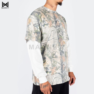 เสื้อยืดโอเวอร์ไซส์แขนสองชั้นพิมพ์โลโก้ OEM สำหรับผู้ชาย สไตล์สตรีทแวร์ทรงหลวม ซักเอนไซม์ ขายดีที่สุด ผลิตโดย MAANIFY - Product Image 2