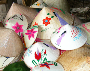 Non La, Sombrero Tradicional Vietnamita, Sombrero Cónico de Hojas de Vietnam, Sombrero Cónico de Loto, Producto Popular en Festivales, Origen Vietnam - Product Image 1