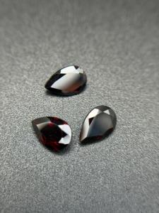 Granate Rojo Natural de 3 Piezas en Forma de Pera de 4.40ct, Gema Suelta con Juego de Color/Fuego para Joyería, Hecho en India - Product Image 1