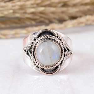 Bague en argent 925 faite à la main 100% naturelle avec pierre de lune arc-en-ciel sertie clos, style bohème, design lotus oxydé, pour mariage et soirée - Product Image 1
