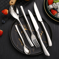 Ensemble de couverts de table en acier inoxydable de qualité supérieure, durables, avec cuillères, fourchettes et couteaux pour les repas quotidiens et l'accueil, style classique