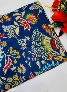 Tela de Algodón Estampada con Diseño Floral Colorido, Base Azul, para Vestidos, Kimonos, Caftanes, Kurta, Venta al Por Mayor - Product Image 3