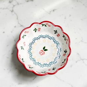 Bol de service décoratif en céramique, motif floral vintage, bord festonné, pour une touche charmante à la salle à manger et comme accent de table - Product Image 3