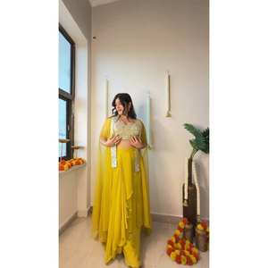 Ensemble Indo Western trois pièces pour femmes de créateur pour les fêtes - Product Image 5