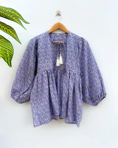 Vestido Mini Casual de Verano de Lujo con Estampado Floral Morado Hecho a Mano, Mangas Abullonadas de Algodón, Corte Holgado y Detalle de Lazo en el Cuello - Product Image 1