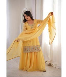 Conjunto de Top de Tela de Seda Suave con Sharara y Dupatta, Listo para Usar, Diseño Étnico para Mujer, Ideal para Fiestas y Festivales - Product Image 1