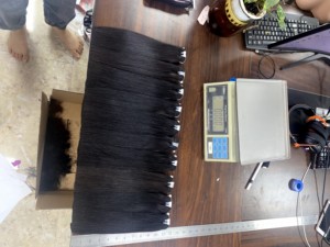 ผมแท้ของคนอินเดียแบบ Remy  แบบถักเป็นช่อ  แบบ Double Drawn  แบบ Single Weft  สำหรับต่อผม  สีดำธรรมชาติ - Product Image 1