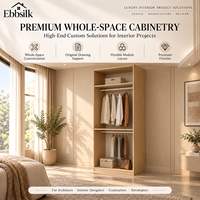 Système de placards modulaires sur mesure en bois massif pour vestiaires, idéal pour les projets d'aménagement intérieur de villas de grande envergure