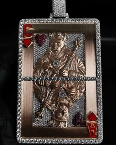Colgante de lujo para hombre chapado en oro rosa con diseño de Rey de Corazones y piedras de moissanita, estilo hip hop, rapero, bling, con incrustaciones de circonitas. - Product Image 3