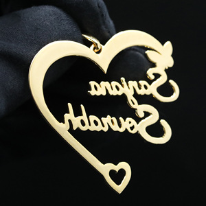 Colgante Premium de Aleación Chapada en Oro con Diamantes Esmerilados, Estilo Hip Hop Urbano y de Realeza - Product Image 2