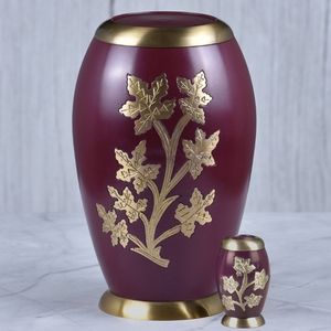 Urna funeraria de latón para adultos con patrón de hojas rojas y doradas, superficie pulida para cenizas humanas, urna conmemorativa. - Product Image 1