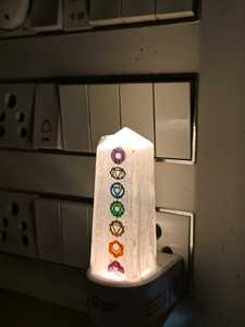 Lámpara de cristal de selenita Orient Electric LED, luz nocturna de cristal de selenita enchufable, decoración para el hogar con 7 chakras Reiki - Product Image 2