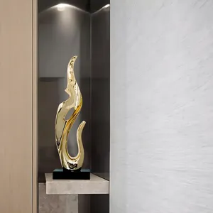 Sculpture d'art métallique moderne faite à la main, produit décoratif élégant pour les designers d'intérieur, les architectes, les décorateurs et les acheteurs en détail - Product Image 2