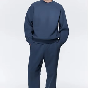 Conjunto Deportivo de Invierno para Hombre con Logotipo Personalizado OEM, Sudadera y Pantalones de Felpa Gruesa de 480 GSM, Tejido de Algodón/Poliéster - Product Image 1