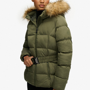 Veste matelassée pour femme en vert olive avec capuche à fourrure, fermeture éclair, rembourrage épais en polyester pour l'hiver - Product Image 3