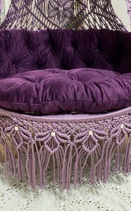 Grande chaise suspendue en macramé, balançoire en macramé, chaise en macramé violette, cadeau de pendaison de crémaillère, ornée de perles, ultra confortable - Product Image 4