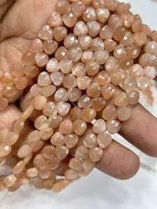 Perles Briolette en Pierre de Lune Pêche Naturelle Facettée en Forme de Cœur, Taille 6-7mm environ. Fil de 8 pouces - Product Image 5